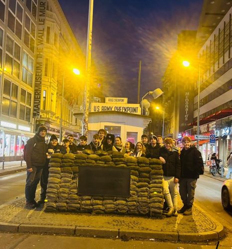 Checkpoint-Charlie-group